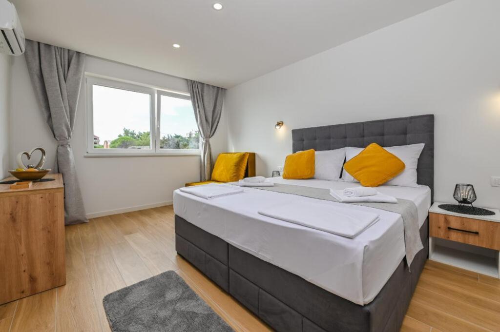 Boutique Hotel Ivy'Z Novalja Buitenkant foto