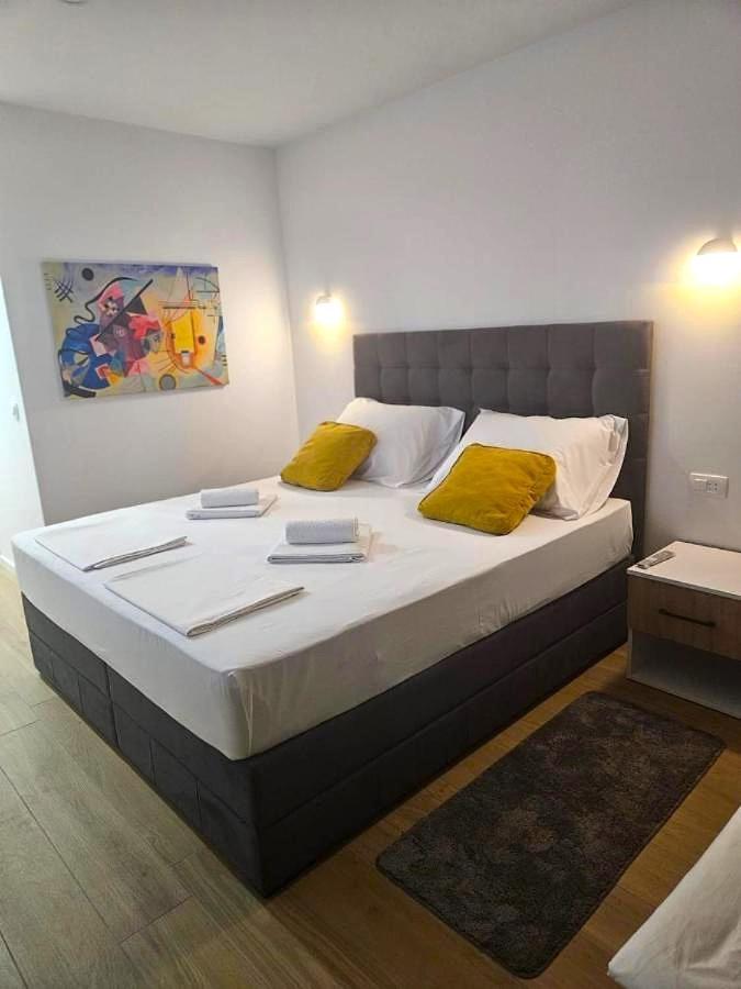 Boutique Hotel Ivy'Z Novalja Buitenkant foto