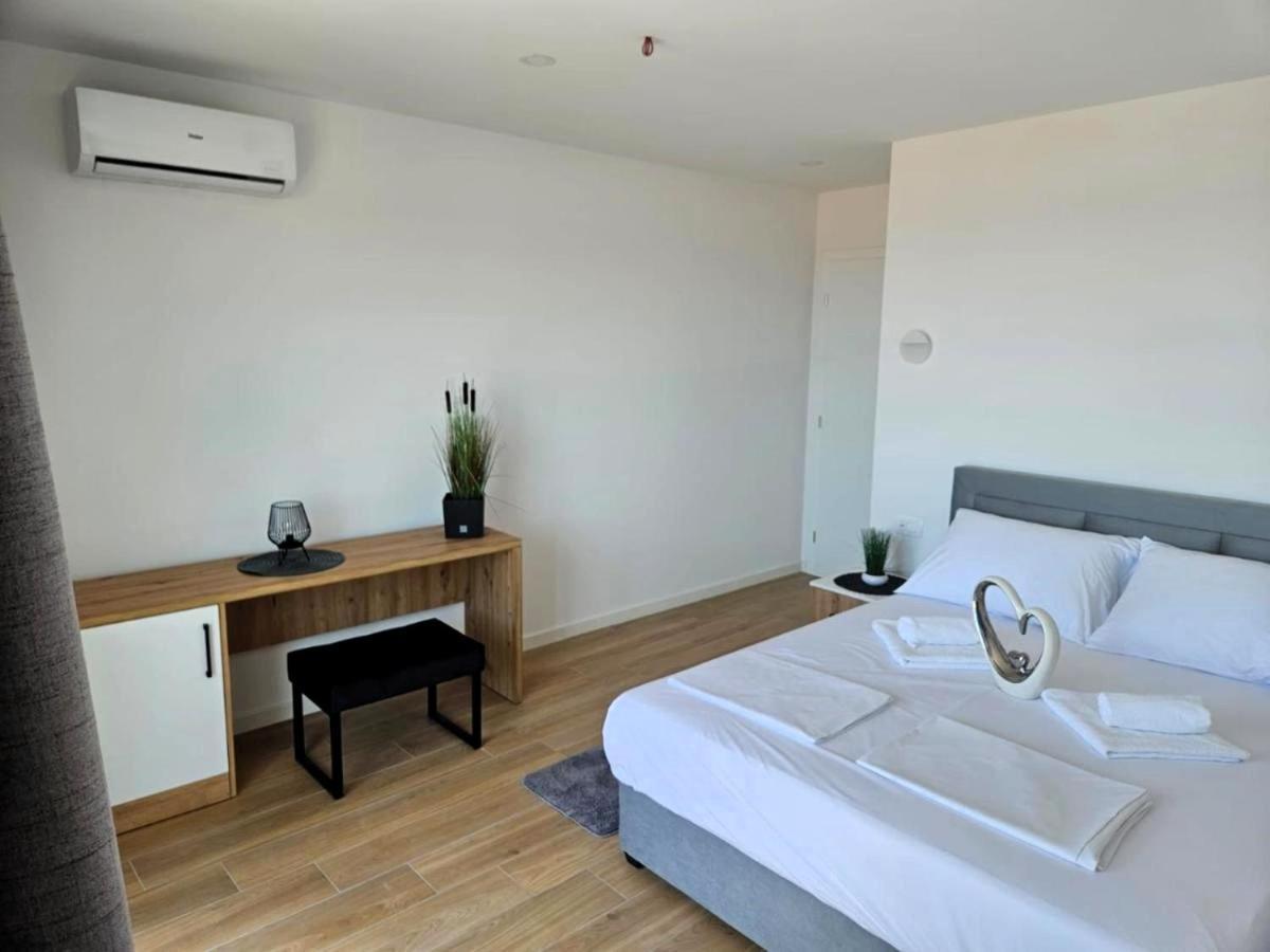 Boutique Hotel Ivy'Z Novalja Buitenkant foto